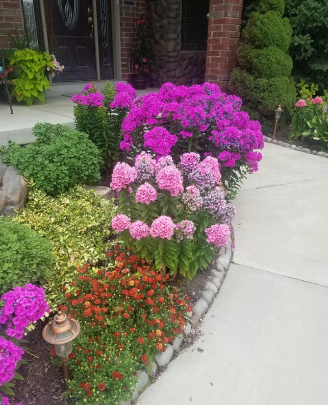 Barlows Landscaping - residential pic 2 - Biznis Resource Barlow’s Landscaping and Snow Removal - Residential front