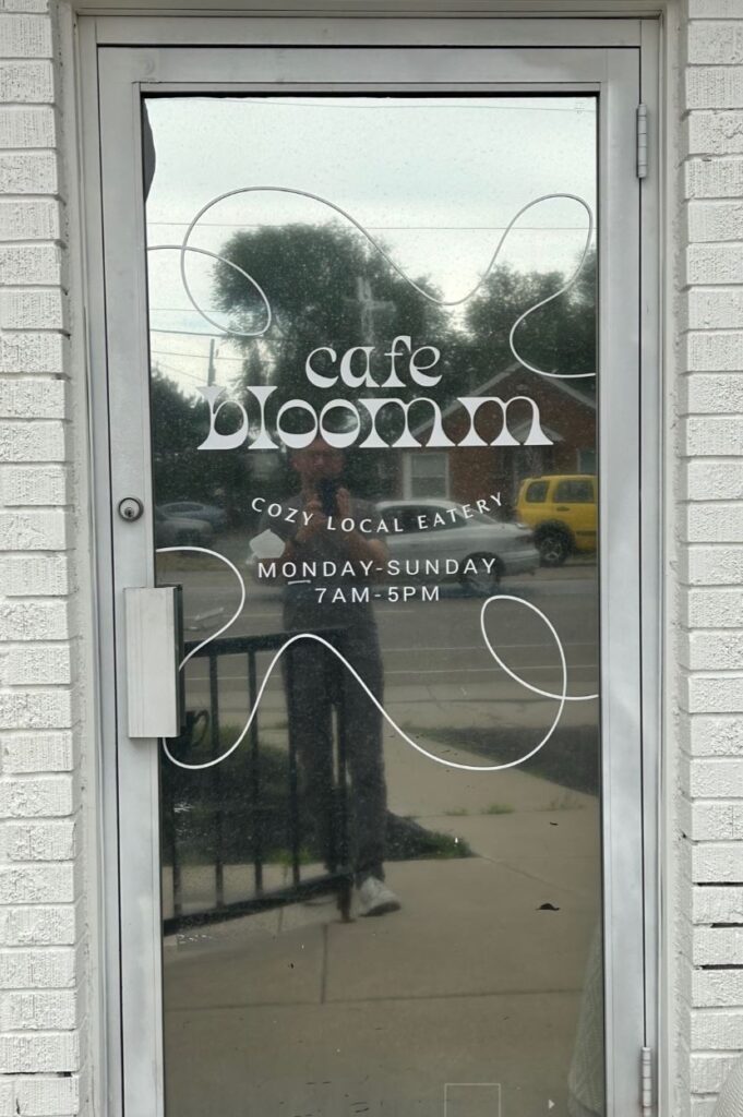 Cafe Bloomm - door