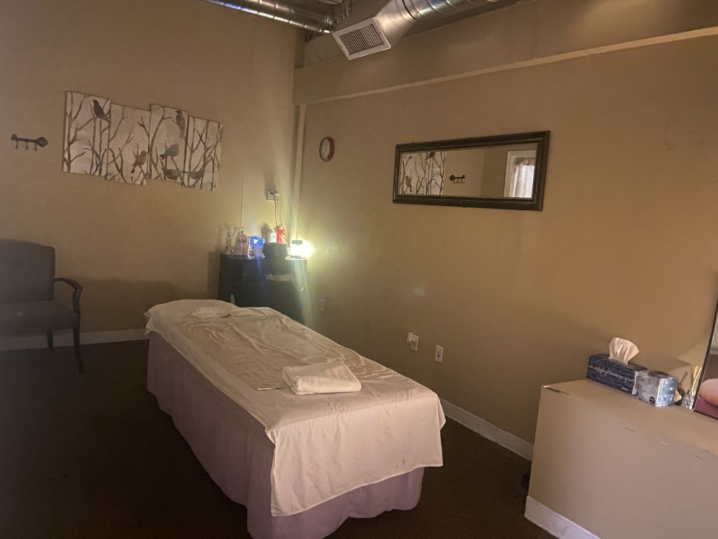 Head 2 Toe Massage - Couples Massage Room