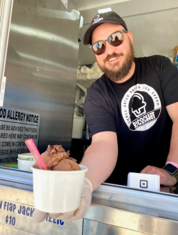 Ricochet food truck fun - Biznis Resource Ricochet Ice Cream - happy service