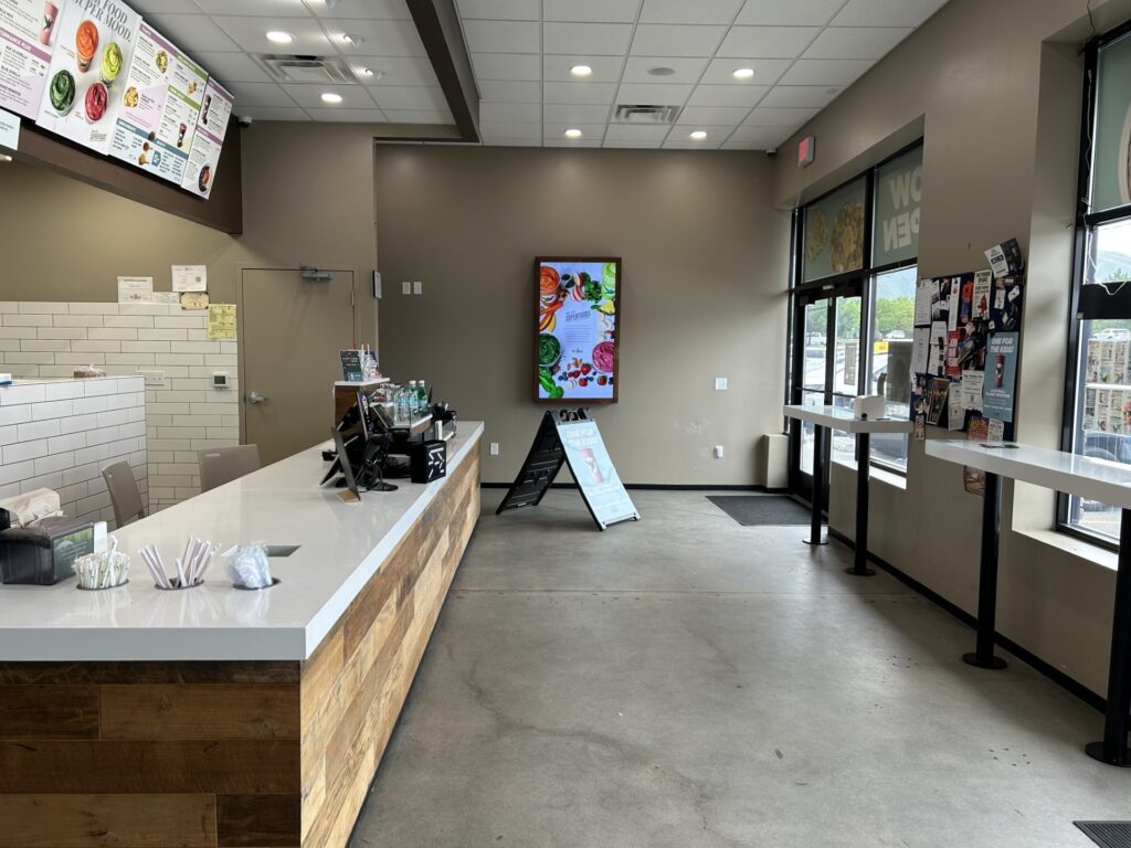 Robek's Juice - Sandy interior