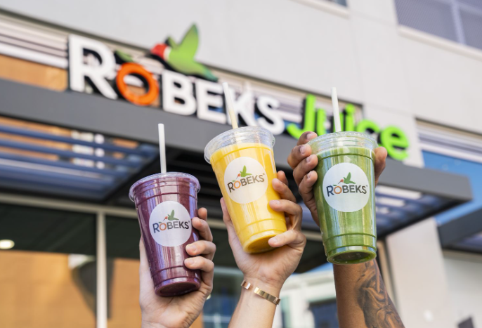 Robek sign and drinks - Biznis Resource Robek's Juice - Sandy smoothies