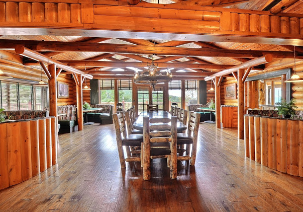 Timber Moose Lodge - dining room