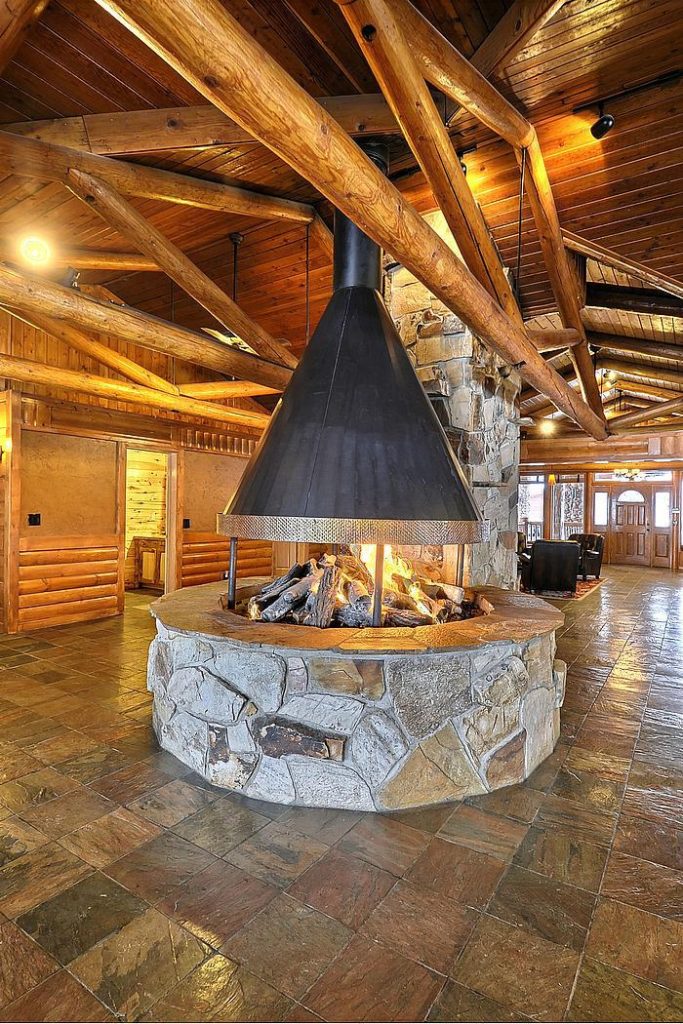 Timber Moose Lodge - unique indoor fireplace