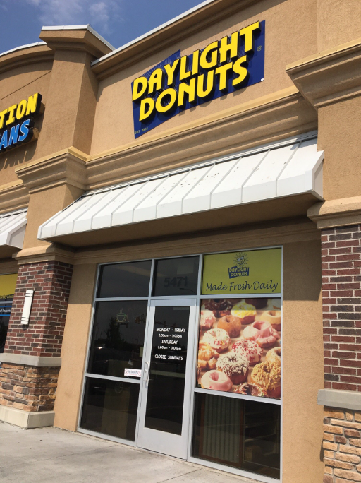 Daylight Donuts Sandy - exterior