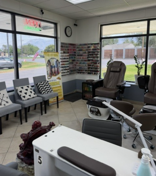 Snowflake Nail and Spa - interior